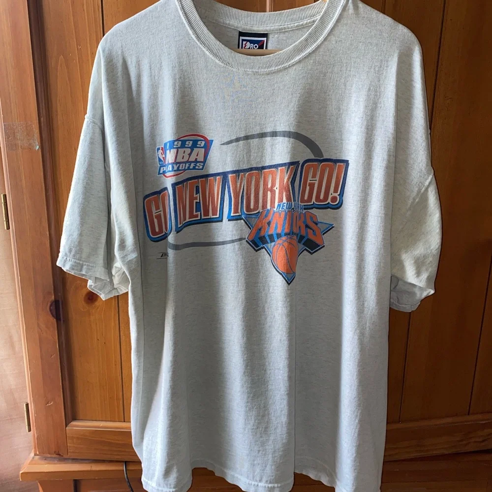 Vintage 90’s NBA 1999 New York Knicks Playoffs Champions Graphic Tee Brunson 26 - Picture 1 of 6